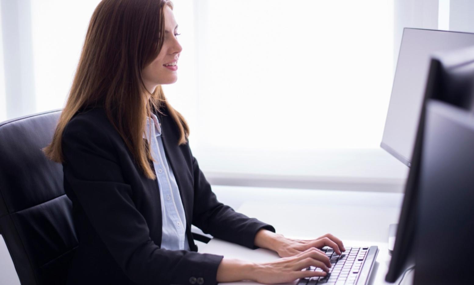 オンライン学習環境での投資AI実習風景